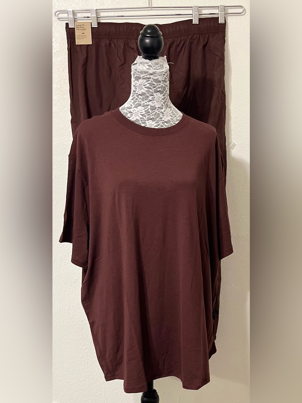 Nike NEW Bundle/Set Crew Tee and Jogger Track Pants Set Burgundy Crush $110 - Picture 8 of 13